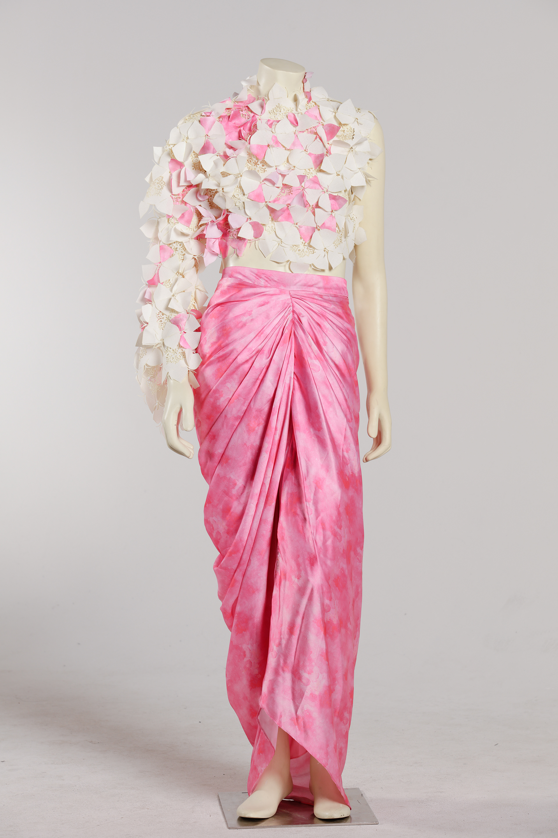Temple Bloom: A Fusion of Heritage and Modernity â€” look 1