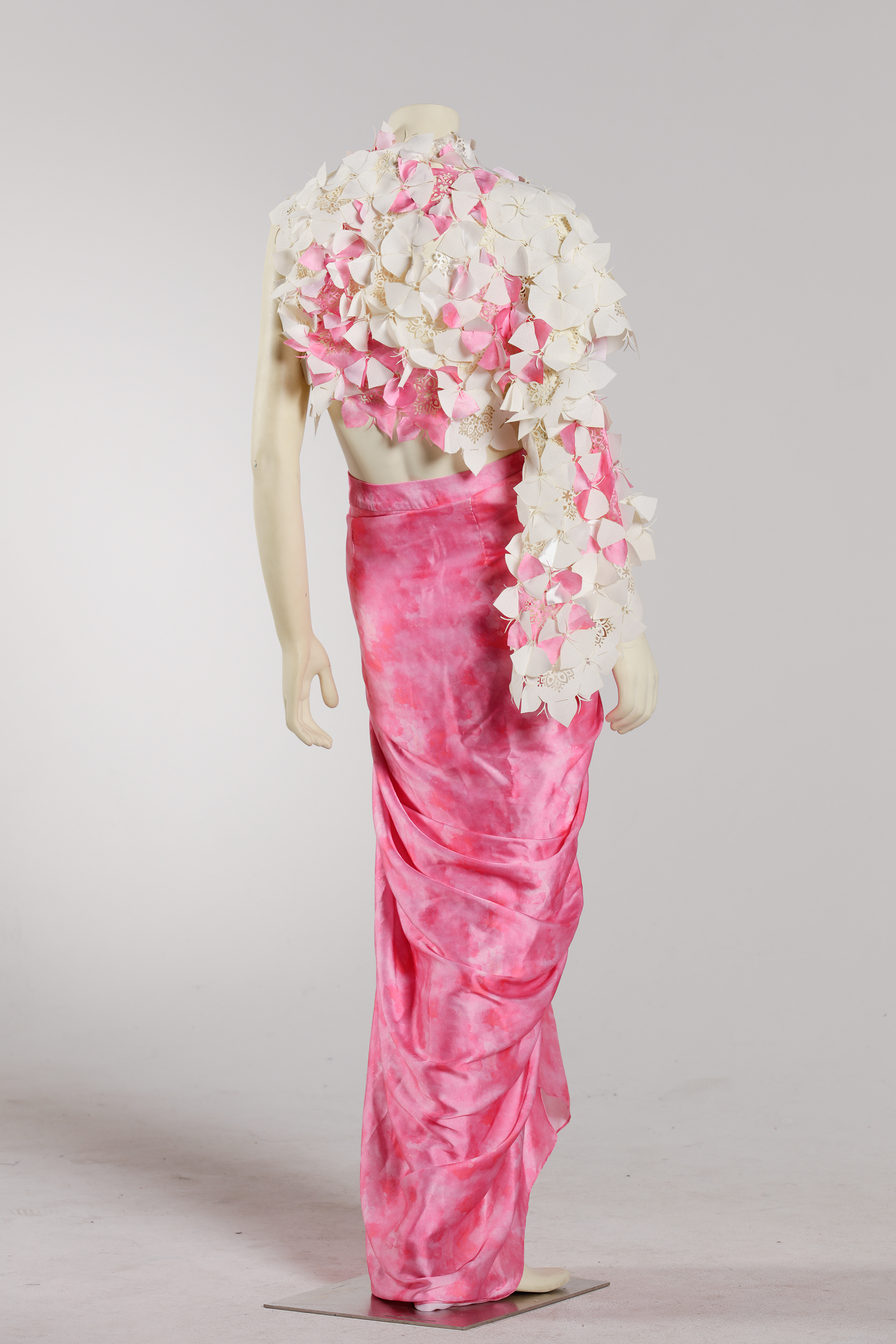 Temple Bloom: A Fusion of Heritage and Modernity â€” look 2